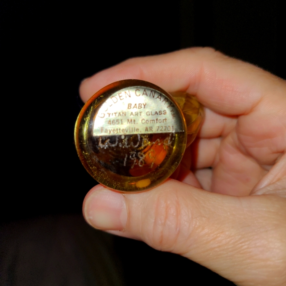 Titan Art Glass Golden Canary, signed Ward 1989 - Picture 2 of 8